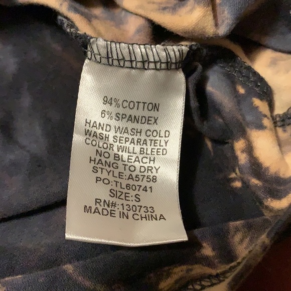 Umgee Woman Knotted Tie-Dye Short Sleeve Shirt - Picture 5 of 6